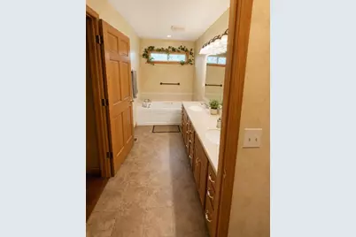 4848 W Woodland Dr, Franklin, WI 53132 - Photo 16