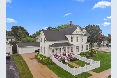 102 E Court St, Elkhorn, WI 53121 - Photo 2