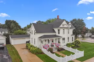 102 E Court St, Elkhorn, WI 53121 - Photo 2