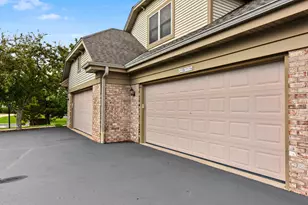 N55W17156 Ravenwood Dr, Menomonee Falls, WI 53051 - Photo 40