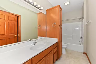 N55W17156 Ravenwood Dr, Menomonee Falls, WI 53051 - Photo 32