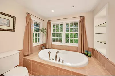 9506 N Wakefield Ct, Bayside, WI 53217 - Photo 20