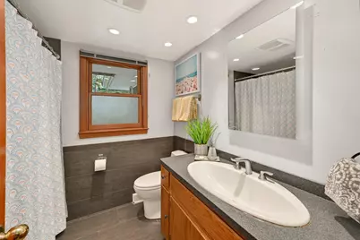 9506 N Wakefield Ct, Bayside, WI 53217 - Photo 26