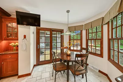 9506 N Wakefield Ct, Bayside, WI 53217 - Photo 10