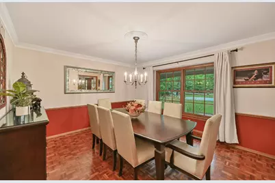9506 N Wakefield Ct, Bayside, WI 53217 - Photo 12