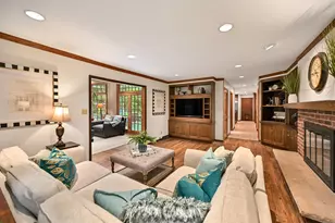 9506 N Wakefield Ct, Bayside, WI 53217 - Photo 4