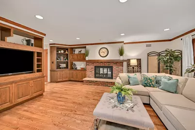9506 N Wakefield Ct, Bayside, WI 53217 - Photo 14