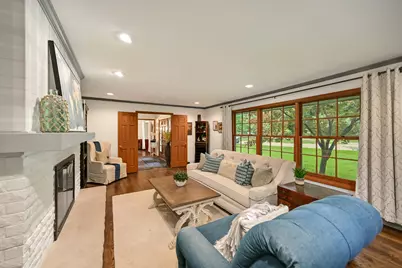 9506 N Wakefield Ct, Bayside, WI 53217 - Photo 6