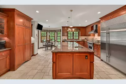 9506 N Wakefield Ct, Bayside, WI 53217 - Photo 8