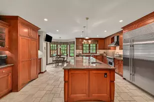 9506 N Wakefield Ct, Bayside, WI 53217 - Photo 8