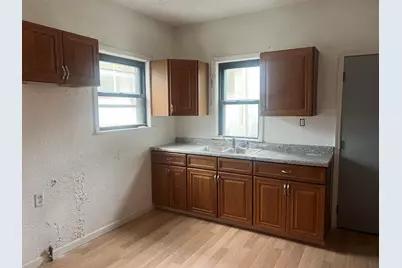 1023 W Greenfield Ave, Milwaukee, WI 53204 - Photo 6