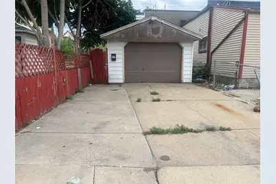 1023 W Greenfield Ave, Milwaukee, WI 53204 - Photo 2