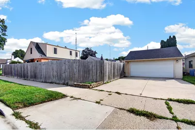 2021  79th St, Kenosha, WI 53143 - Photo 32