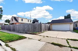 2021 79th St, Kenosha, WI 53143 - Photo 32