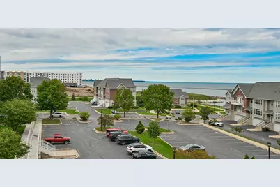 3872 S Lake Dr #402, Saint Francis, WI 53235 - Photo 12