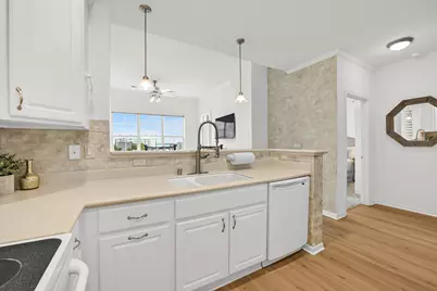 3872 S Lake Dr #402, Saint Francis, WI 53235 - Photo 4
