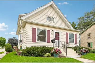 1059  9th Ave, Grafton, WI 53024 - Photo 2