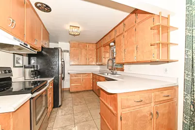 N90W16555  Roosevelt Dr, Menomonee Falls, WI 53051 - Photo 8