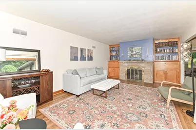 N90W16555  Roosevelt Dr, Menomonee Falls, WI 53051 - Photo 4