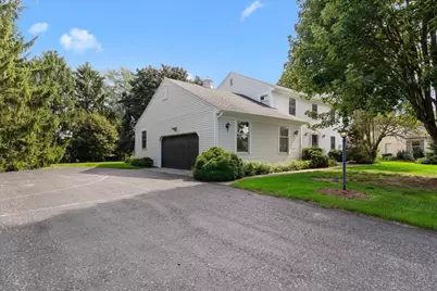 9  Cherrywood Ct, Racine, WI 53402 - Photo 2