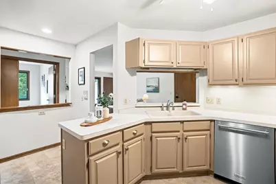409 N Main St #B, Thiensville, WI 53092 - Photo 6