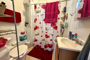 2451 S 11th St, Milwaukee, WI 53215 - Photo 12