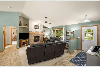 W3836  Somerset Ct, Taycheedah, WI 54937 - Photo 4