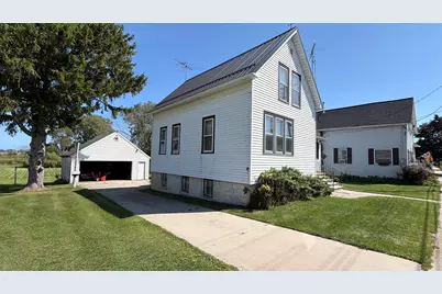 1437  Hawthorne Ave, Two Rivers, WI 54241 - Photo 2