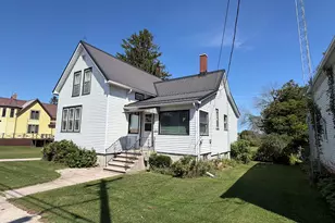 1437 Hawthorne Ave, Two Rivers, WI 54241 - Photo 1