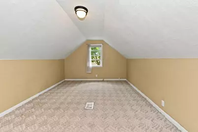 8048 W Herbert Ave, Milwaukee, WI 53218 - Photo 16