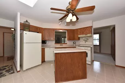 5944 S 35th St, Greenfield, WI 53221 - Photo 12