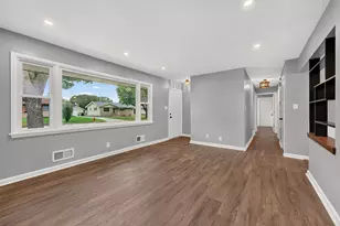 8254 W Daphne St, Milwaukee, WI 53223 - Photo 16