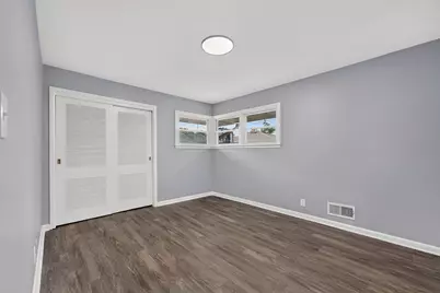 8254 W Daphne St, Milwaukee, WI 53223 - Photo 10