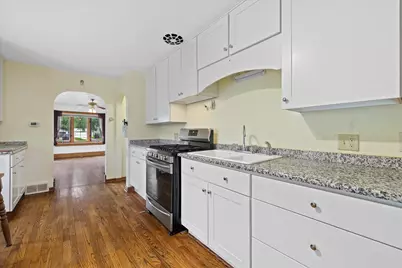 2000  Summit Ave, Waukesha, WI 53188 - Photo 16