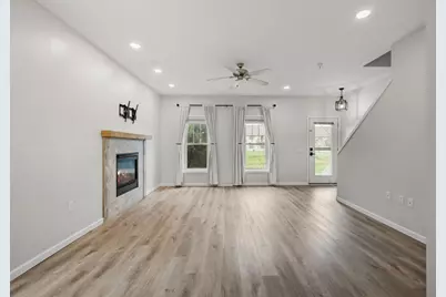 3929  Maple Grove Dr, Madison, WI 53719 - Photo 4