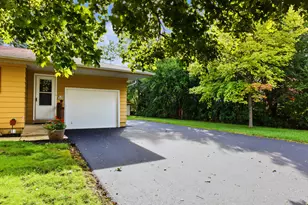W188N9690 Orchard Dr, Germantown, WI 53022 - Photo 4