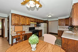 W188N9690 Orchard Dr, Germantown, WI 53022 - Photo 14