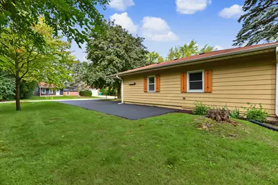 W188N9690  Orchard Dr, Germantown, WI 53022 - Photo 32
