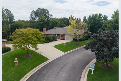 212  Thorngate Ct #8, Burlington, WI 53105 - Photo 2