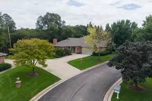 212 Thorngate Ct, Burlington, WI 53105 - Photo 2