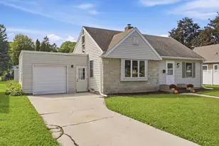527 Schwartz St, Plymouth, WI 53073 - Photo 2