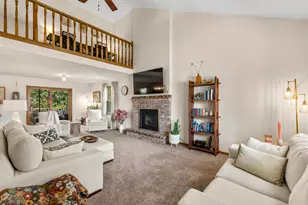 1566 Briarwood Ln, Hartford, WI 53027 - Photo 2
