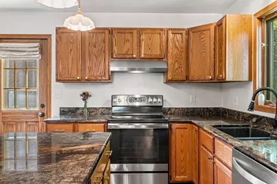 1566  Briarwood Ln, Hartford, WI 53027 - Photo 10