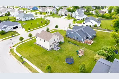 1298  Juniper Ln, Oconomowoc, WI 53066 - Photo 6