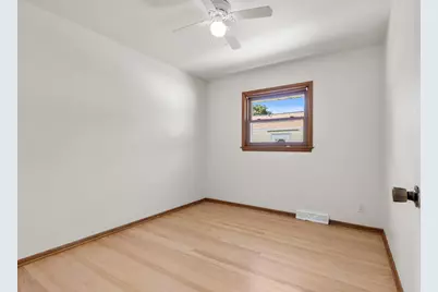 9600 W Morgan Ave, Milwaukee, WI 53228 - Photo 14