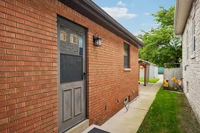 3760 S Kansas Ave, Milwaukee, WI 53207 - Photo 20