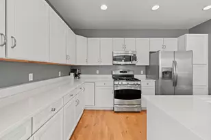 1030 Crane Ct, Geneva, WI 53147 - Photo 10