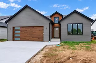 842 Stanton Way, Saukville, WI 53080 - Photo 2