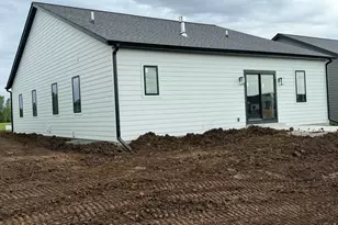846 Stanton Way, Saukville, WI 53080 - Photo 2