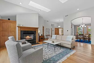 N74W16142  Stonewood Dr, Menomonee Falls, WI 53051 - Photo 8